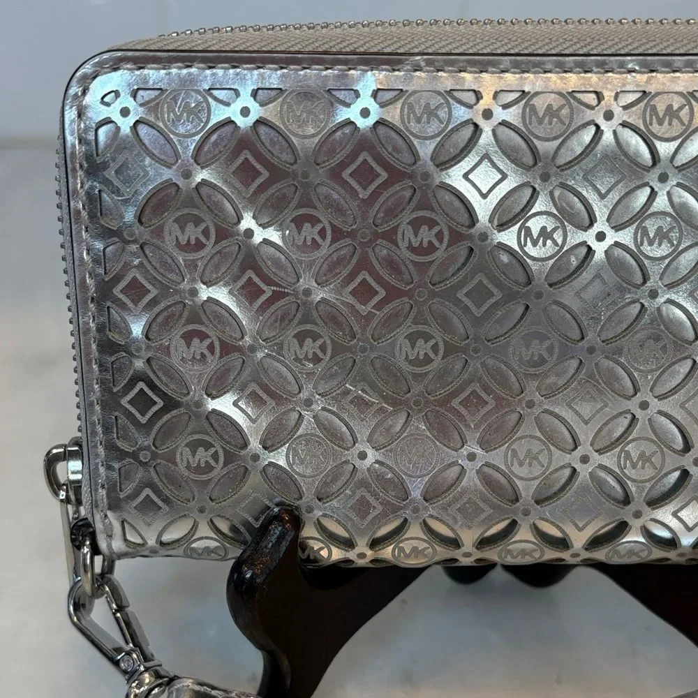 Michael Kors Wallet Leather Jet Set Travel Medium Flower Perforated Metallic
